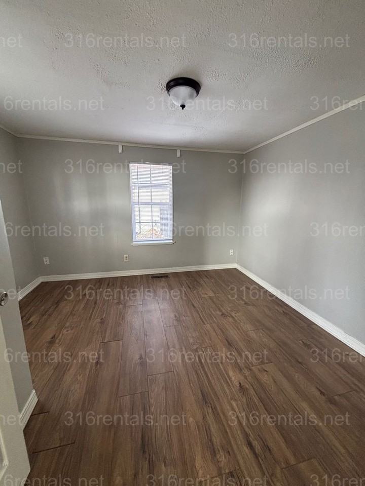 216 Jones St - Photo 7 of 14