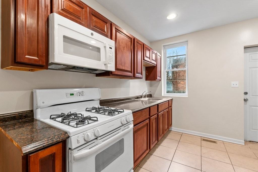 428 E Lorraine Ave #1 - Photo 3 of 21