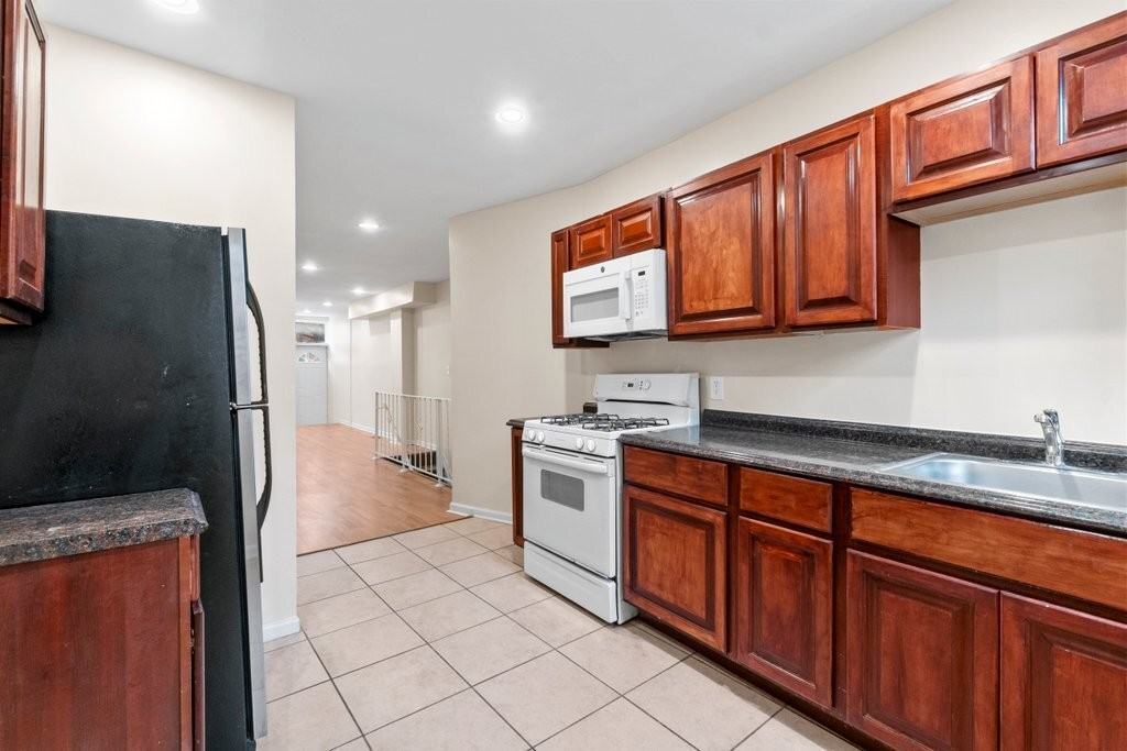 428 E Lorraine Ave #1 - Photo 2 of 21