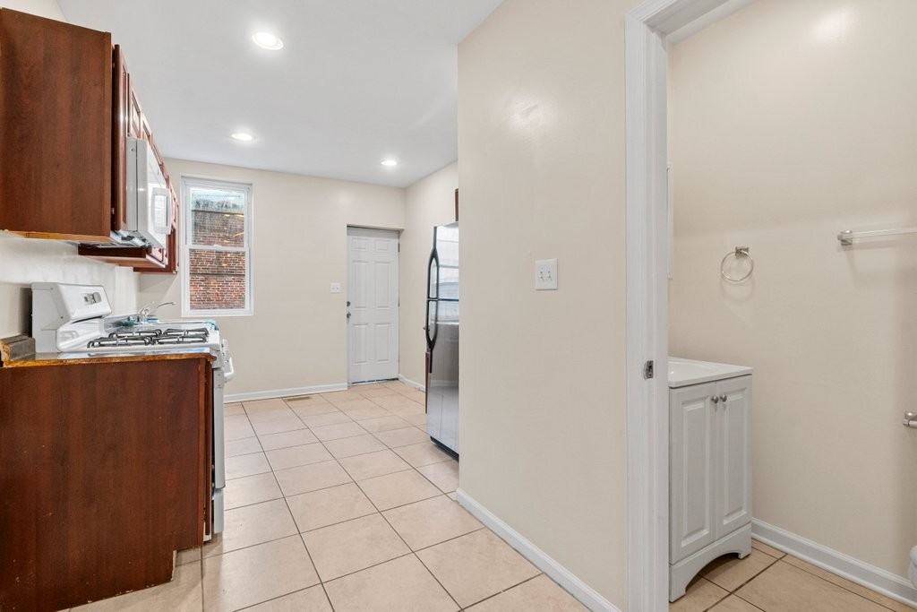 428 E Lorraine Ave #1 - Photo 2 of 21