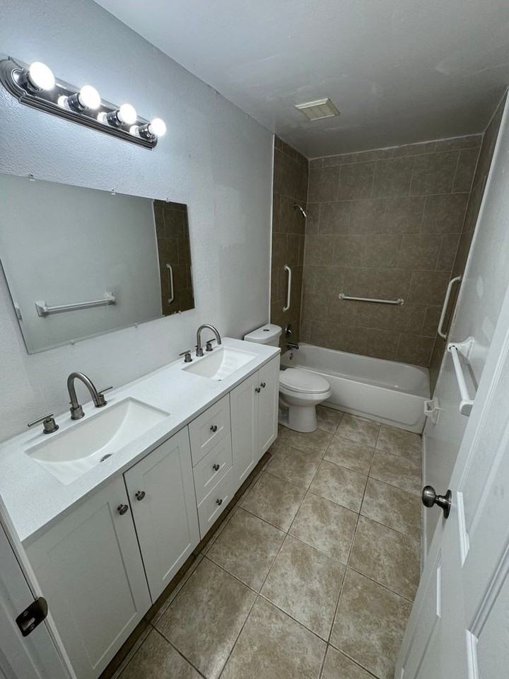 1128 Roselle Ave - Photo 6 of 9