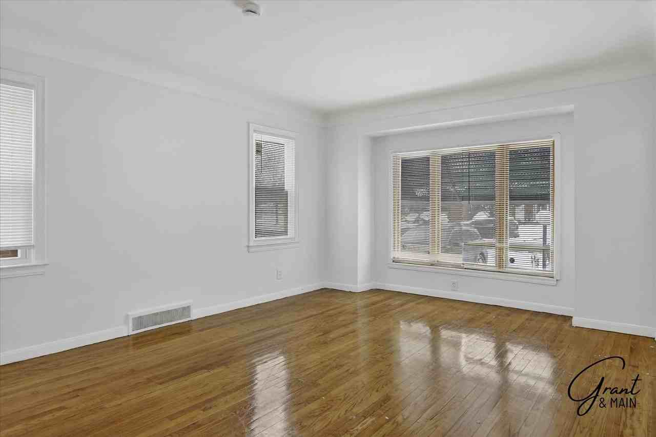 19432 Burt Rd - Photo 5 of 31