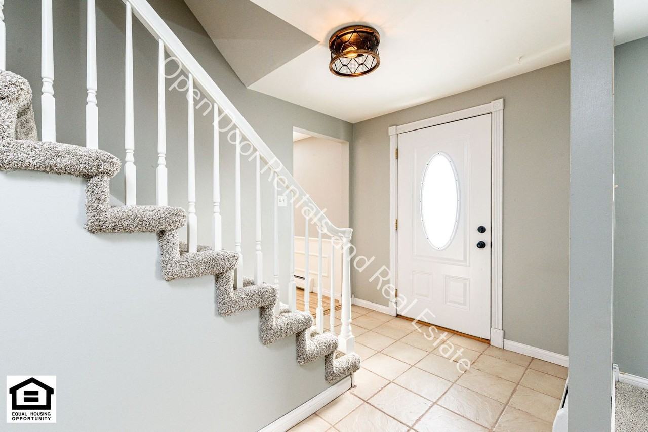 1225 Clarion Dr - Photo 3 of 43