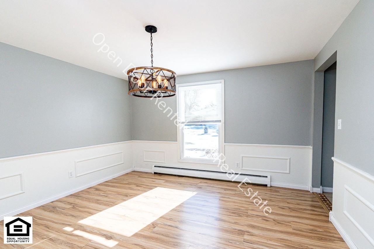 1225 Clarion Dr - Photo 6 of 43