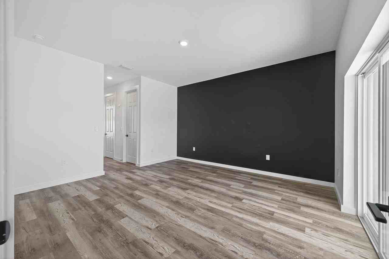 1309 Nw 4th St - Photo 7 of 11