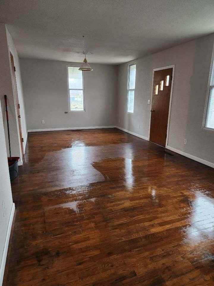 308 E Wilson St - Photo 3 of 10