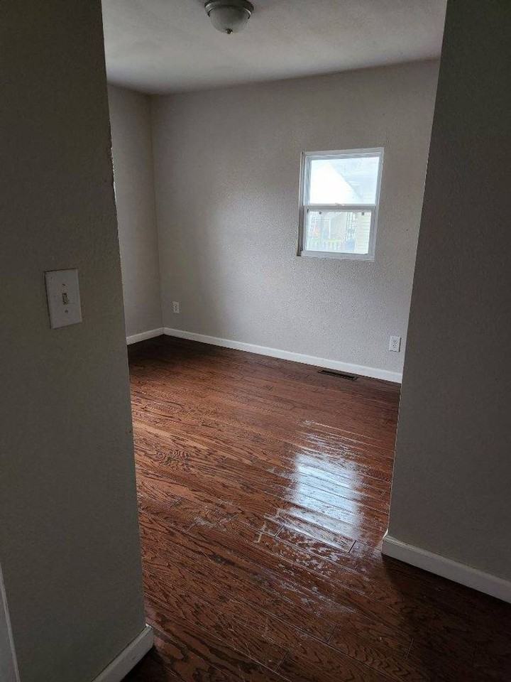 308 E Wilson St - Photo 4 of 10