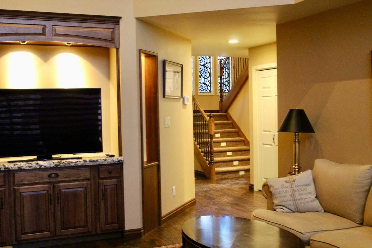 1800 Ruby View Dr #2 - Photo 5 of 25