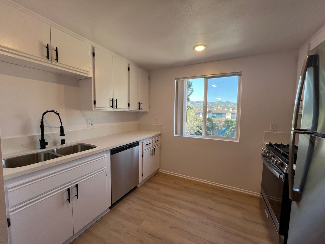 420W - Photo 3 of 47