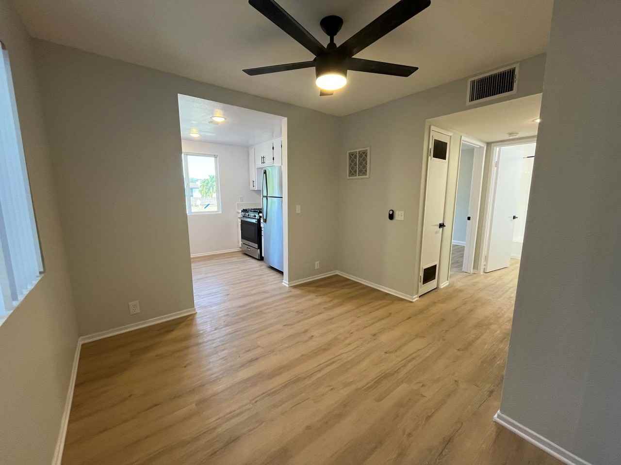 420W - Photo 5 of 47