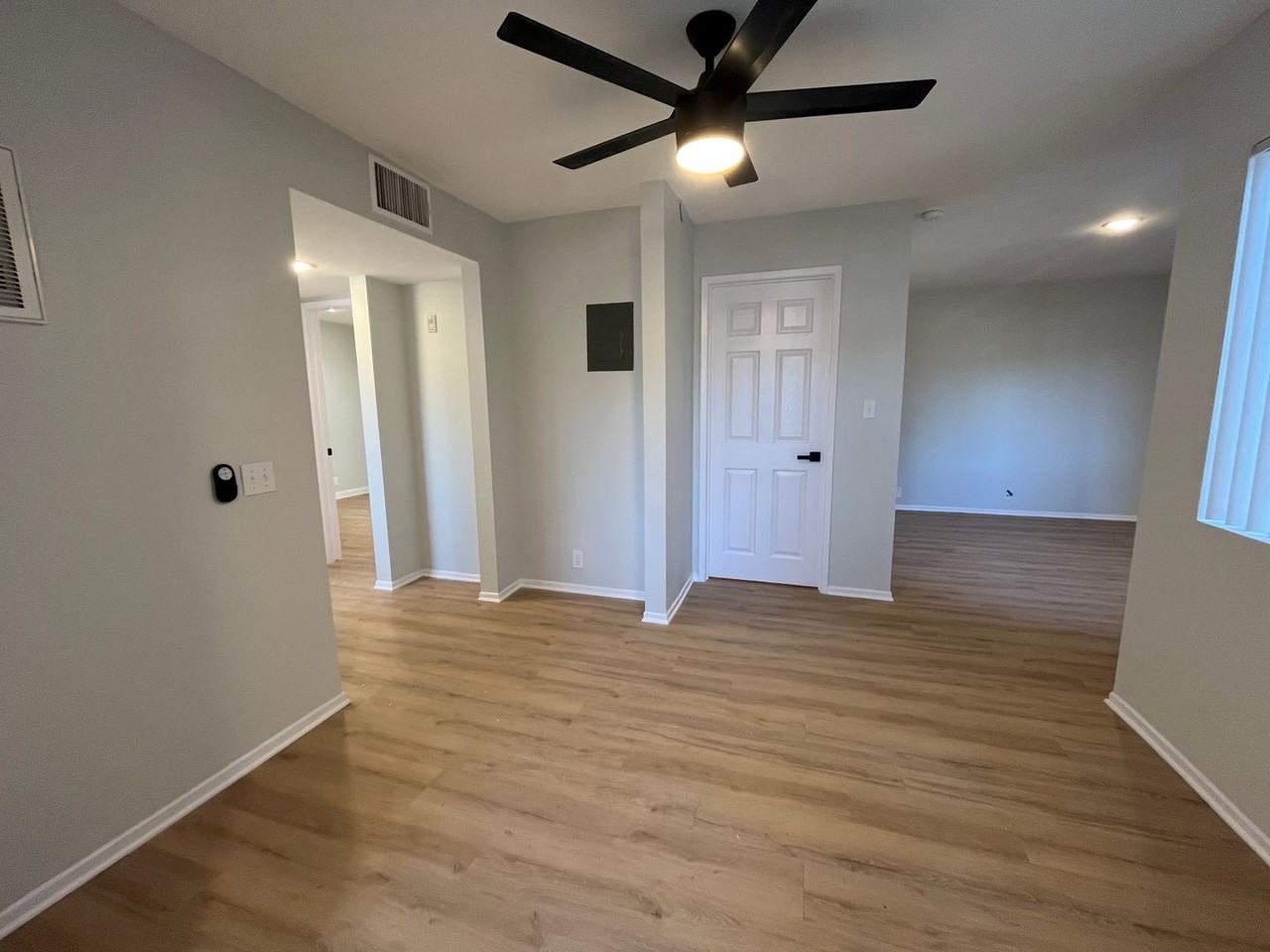 420W - Photo 6 of 47