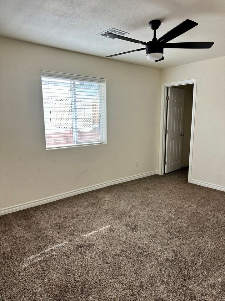 10266 S Tornado Ave - Photo 4 of 12