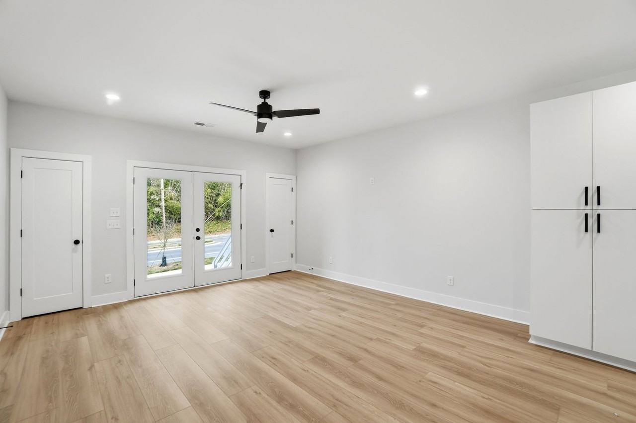 1360 Briar Creek Rd - Photo 7 of 50