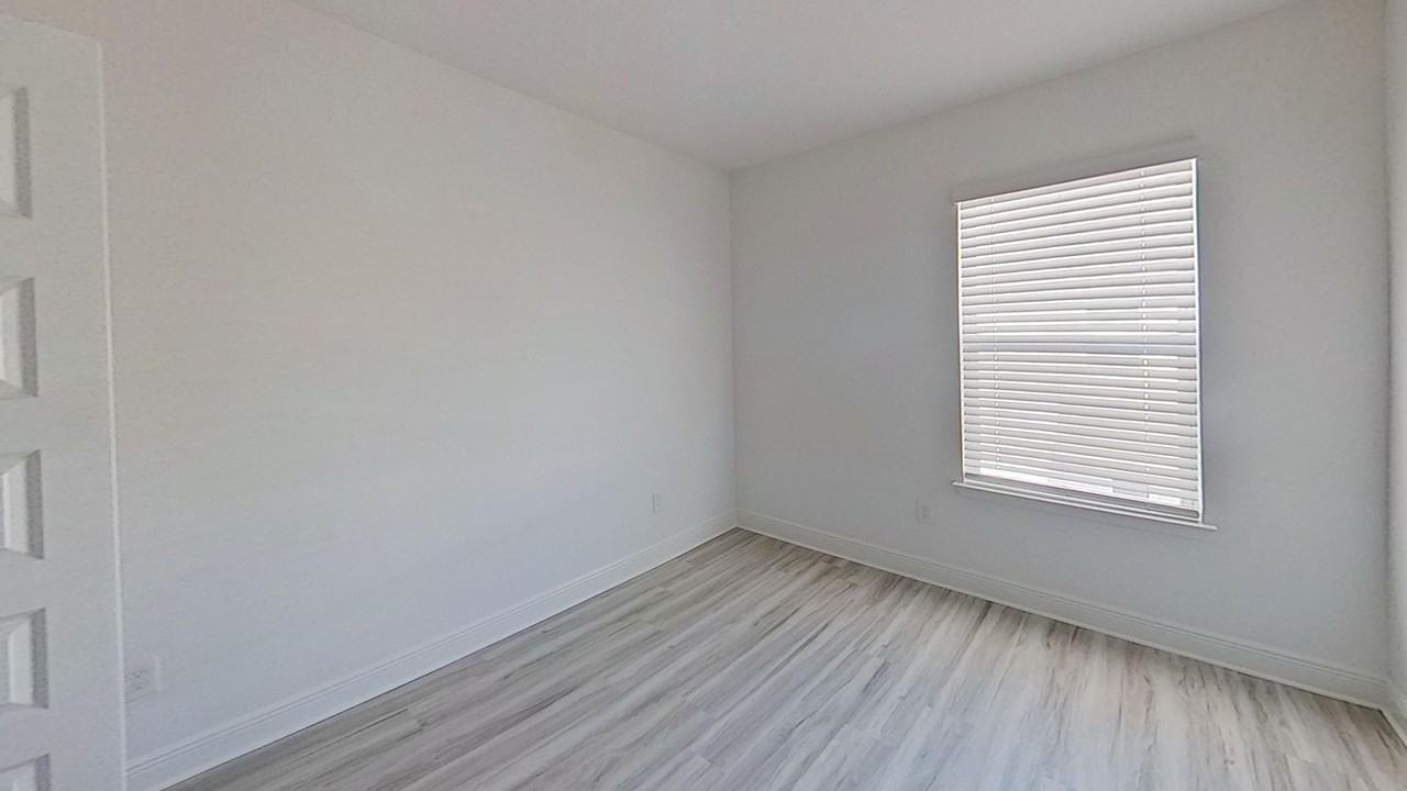 45 Sparrow Ave - Photo 5 of 17