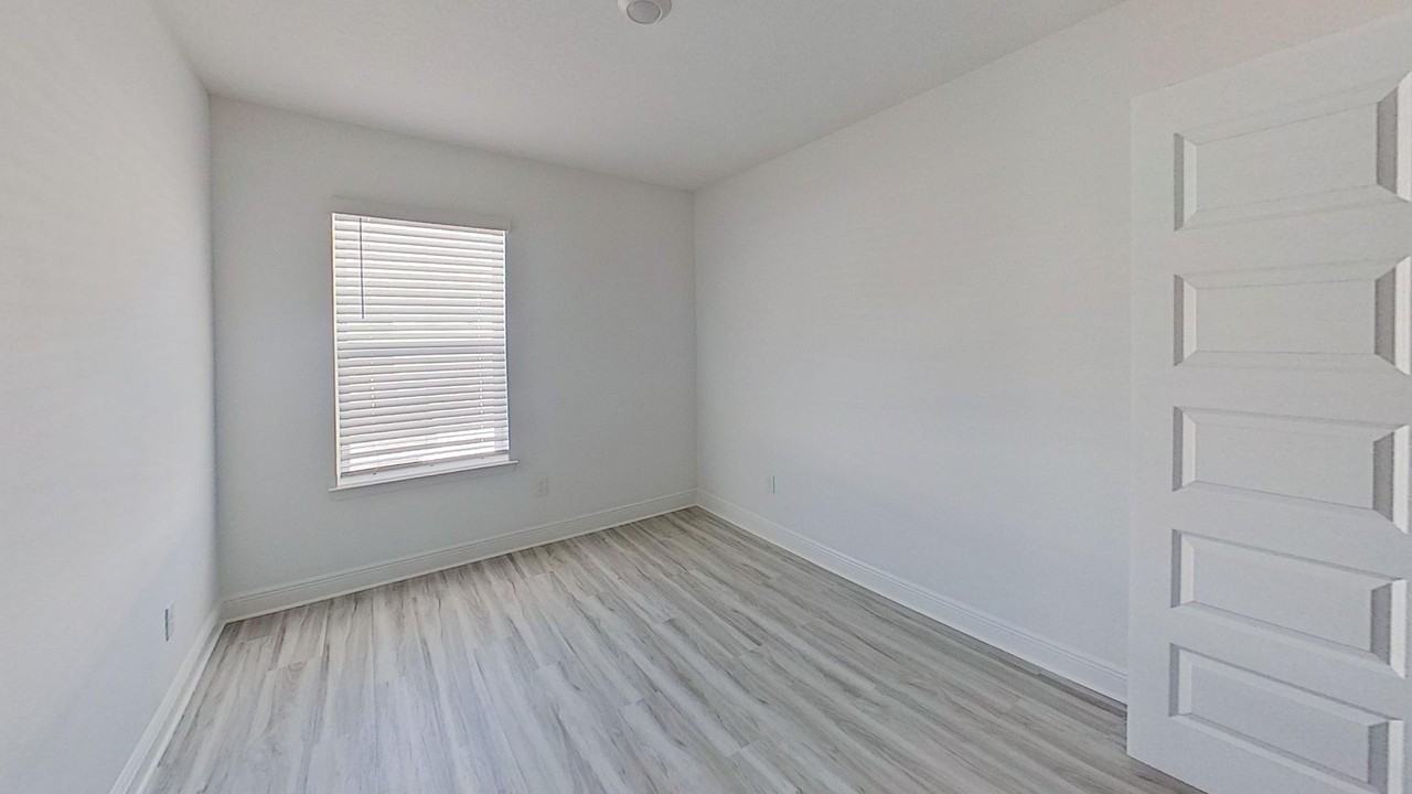 45 Sparrow Ave - Photo 7 of 17