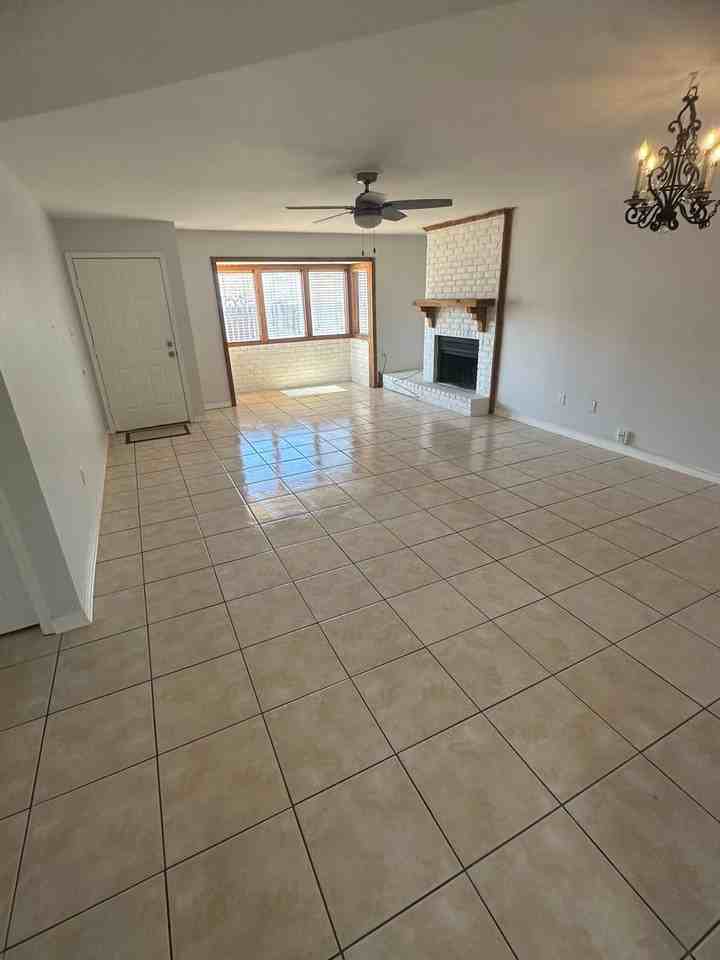 3 Hollycrest Blvd - Photo 3 of 13