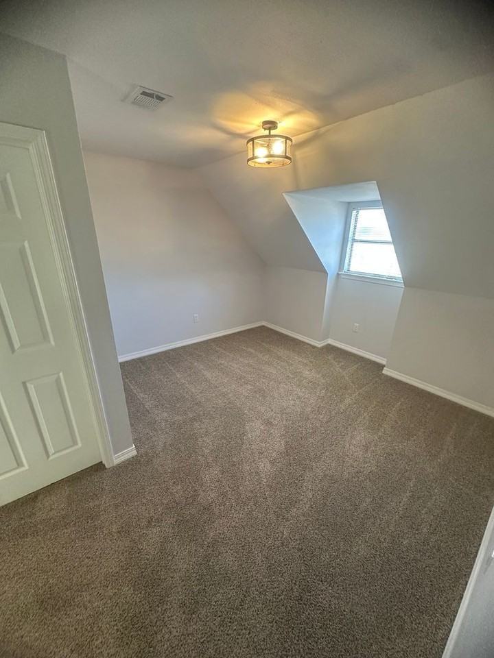 3 Hollycrest Blvd - Photo 5 of 13