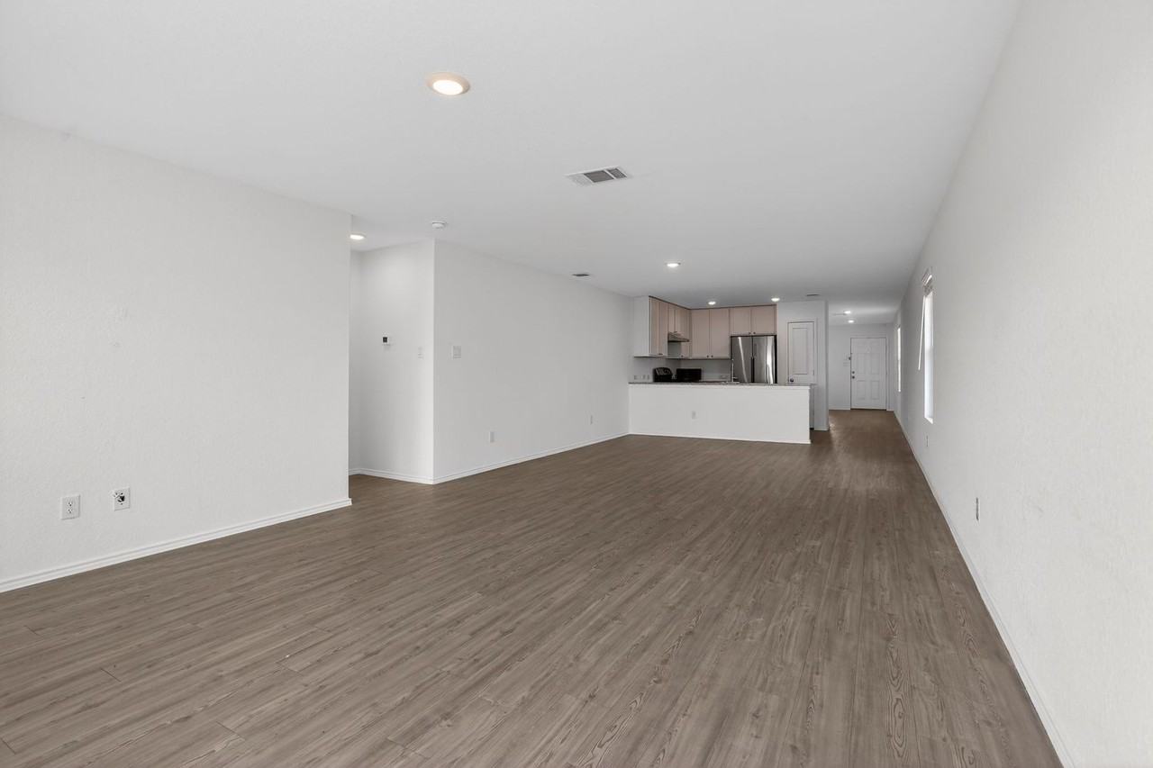 7002 Satellite Way - Photo 6 of 18