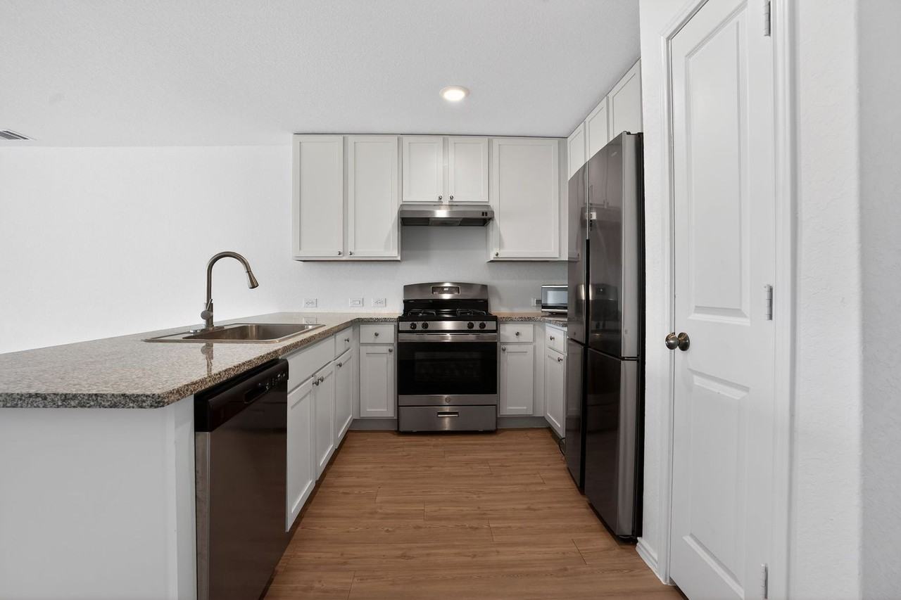 7002 Satellite Way - Photo 7 of 18