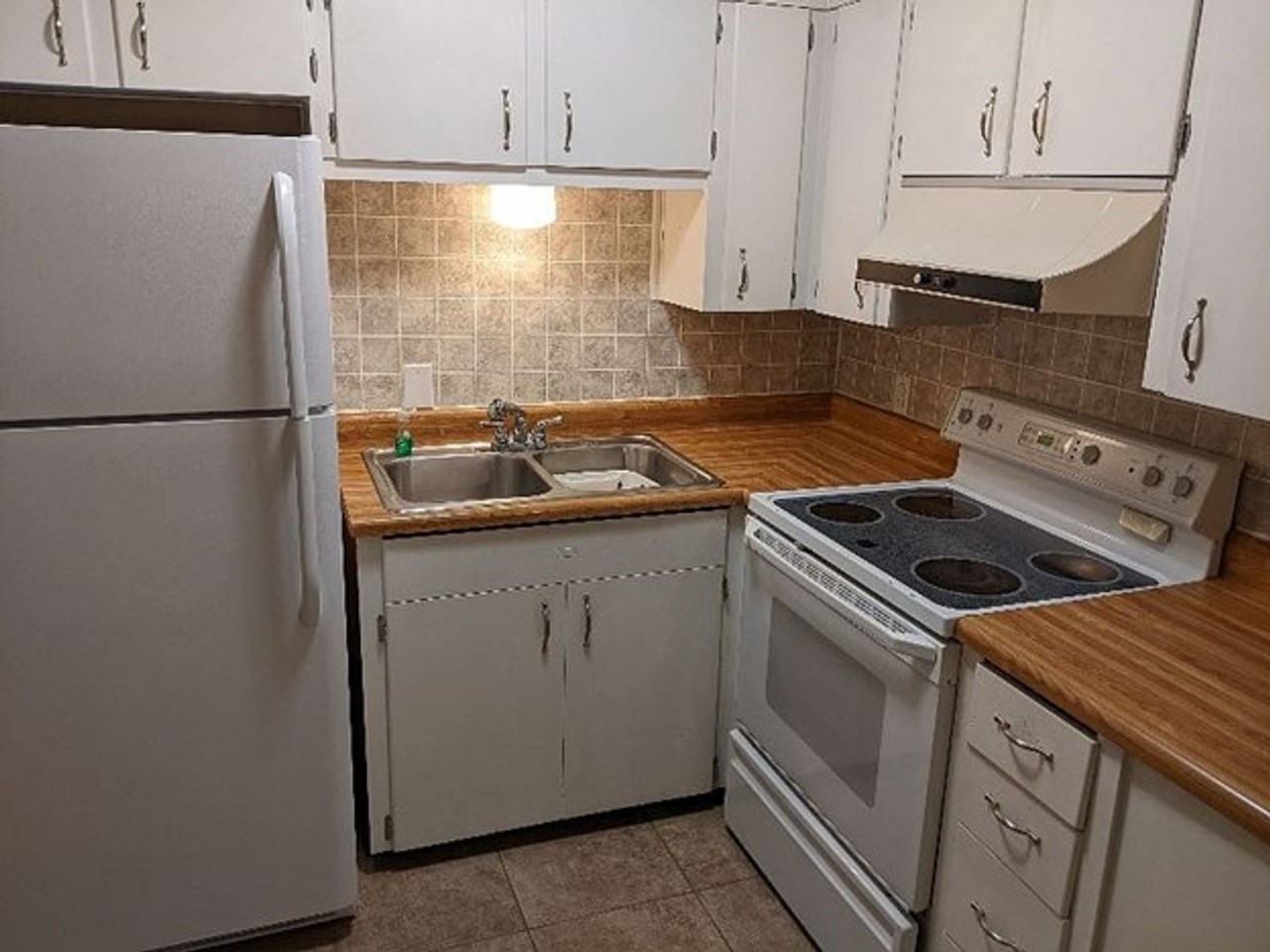 2811 Pembroke Ln - Photo 4 of 11