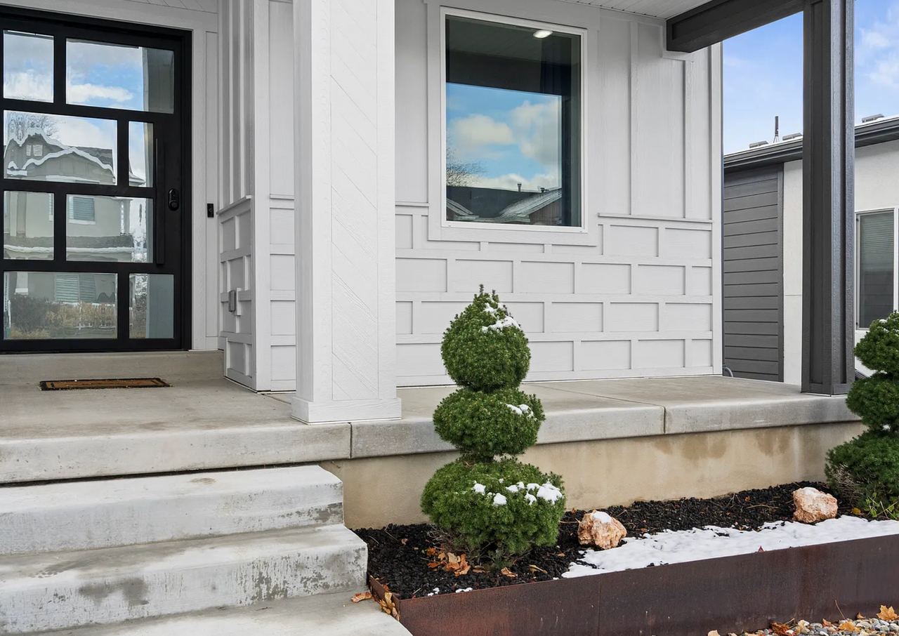 374 E 8620 S - Photo 2 of 40