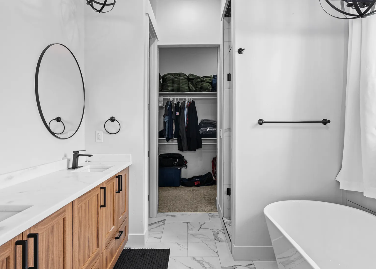 374 E 8620 S - Photo 5 of 40