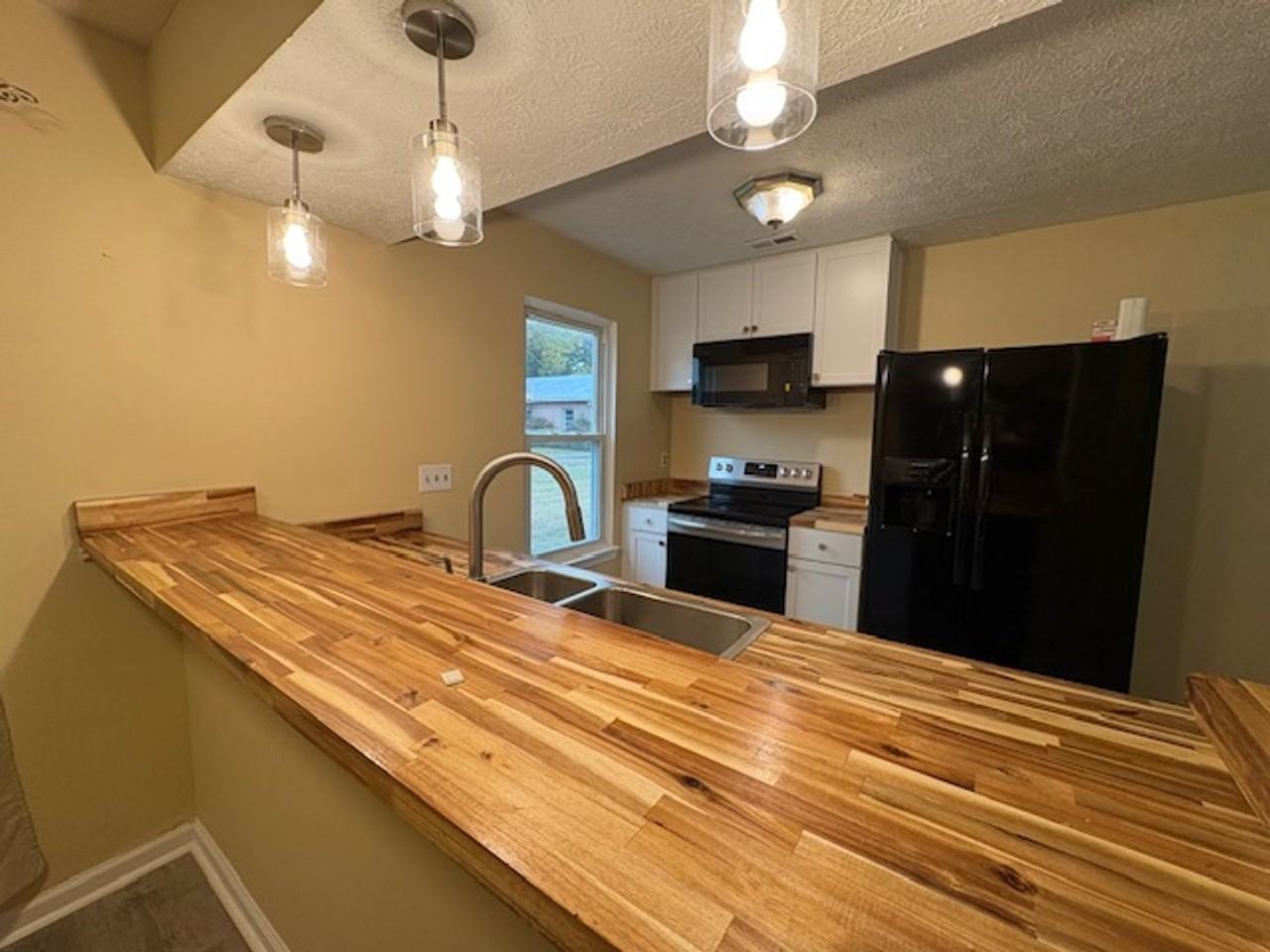 619 Randolph Rd - Photo 5 of 12