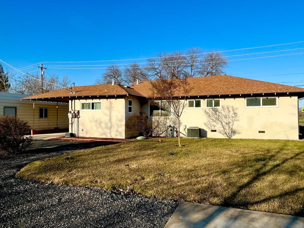 2719 Rodeo Ave - Photo 3 of 12