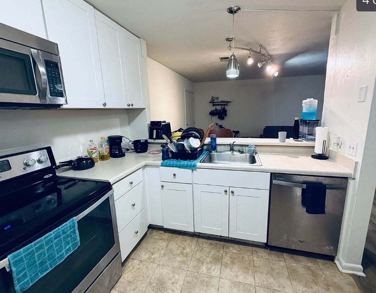 1213 University Ter #C - Photo 2 of 12