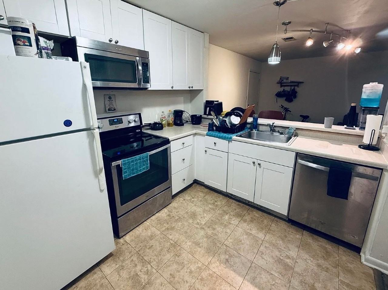 1213 University Ter #C - Photo 3 of 12