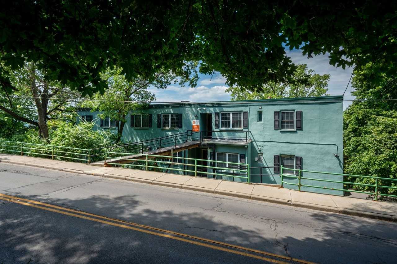 Edgecliff - Photo 2 of 27