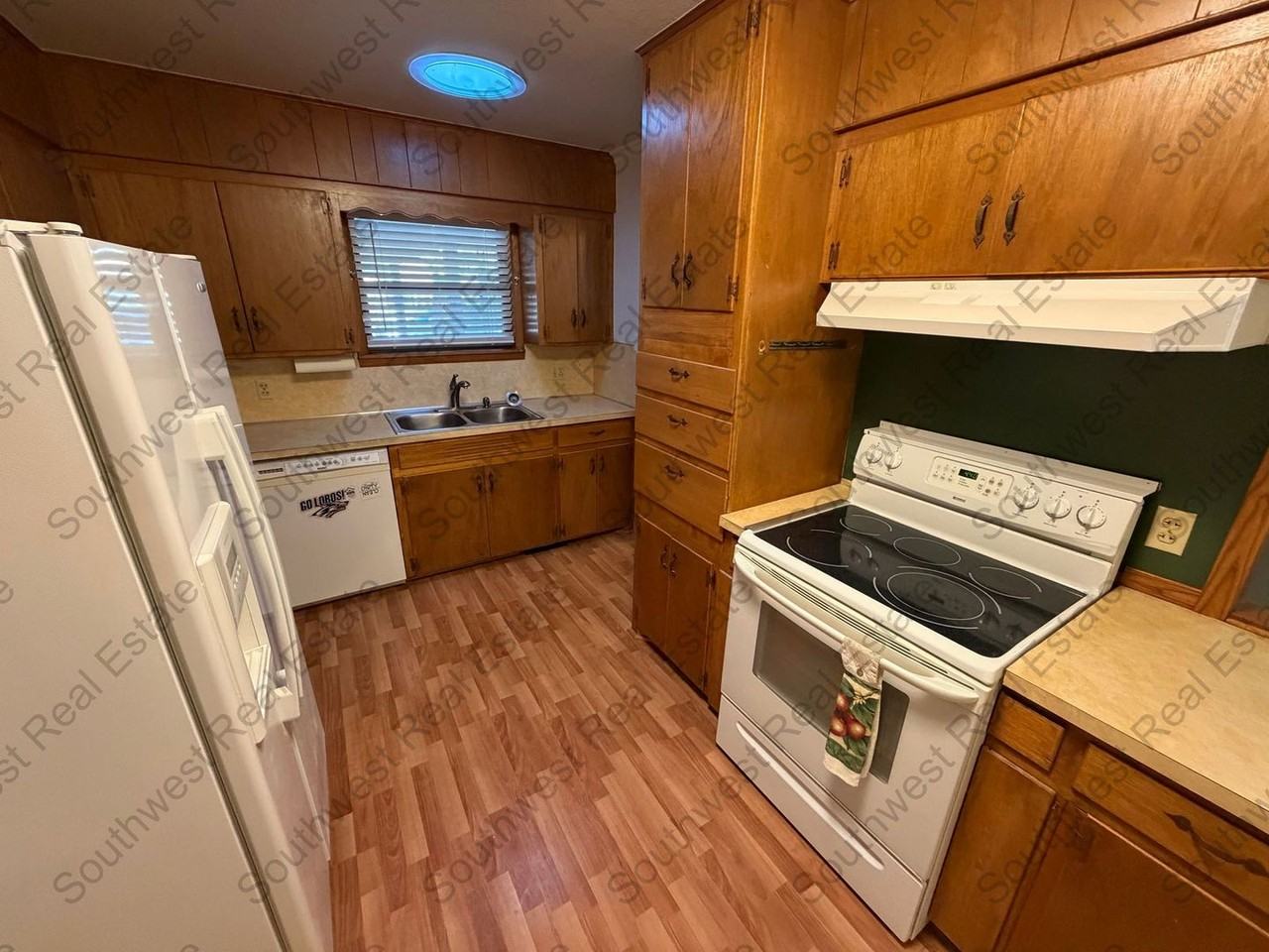 605 W 17th St - Photo 4 of 15