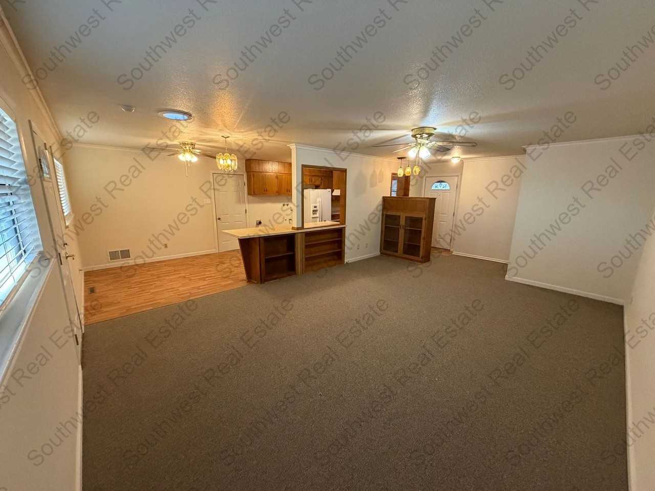 605 W 17th St - Photo 5 of 15