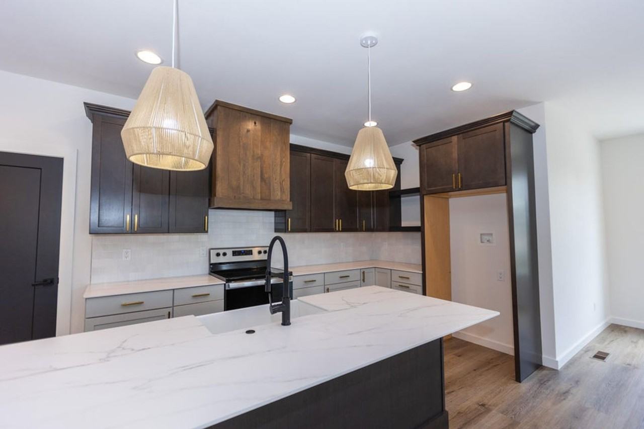 970 E Valley Trail Dr - Photo 6 of 36