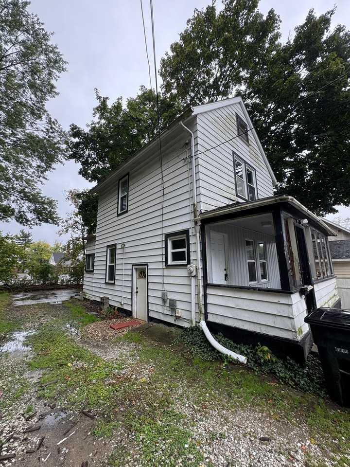 172 Vesper St - Photo 2 of 16