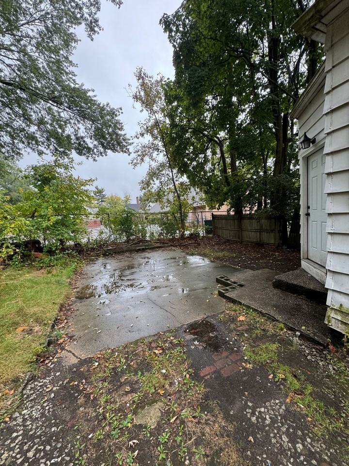 172 Vesper St - Photo 4 of 16