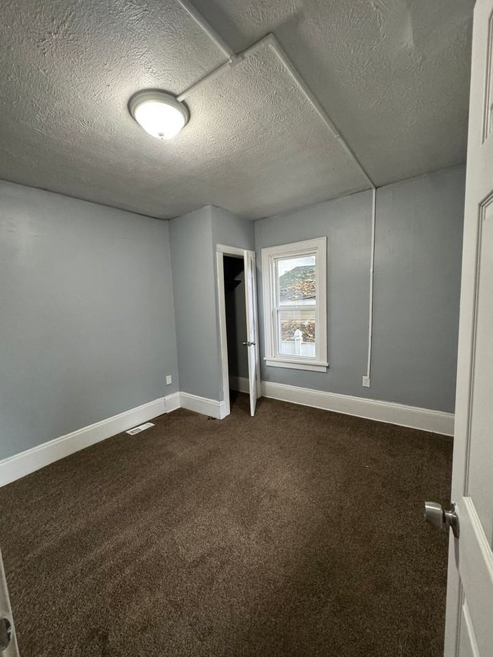 172 Vesper St - Photo 5 of 16