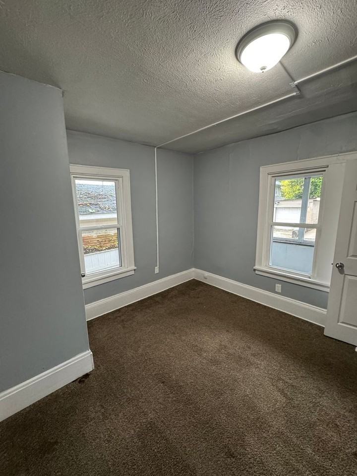 172 Vesper St - Photo 6 of 16