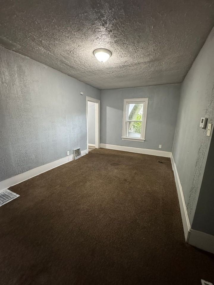 172 Vesper St - Photo 7 of 16