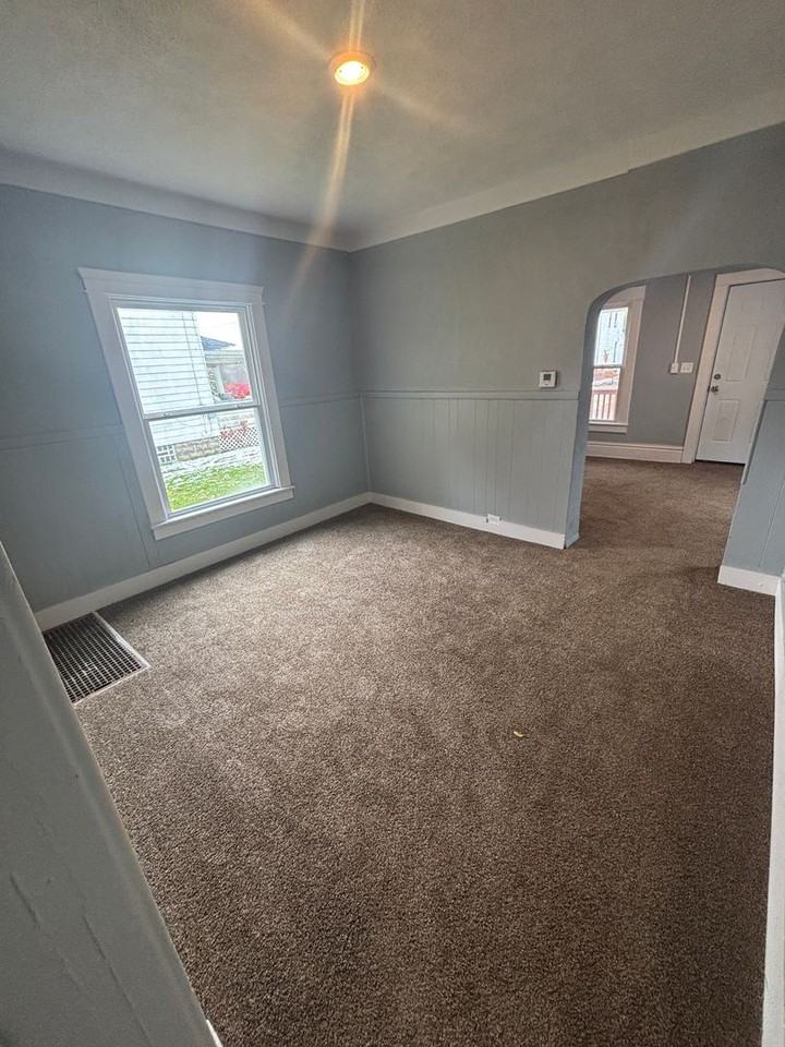 901 Sherman St - Photo 3 of 14