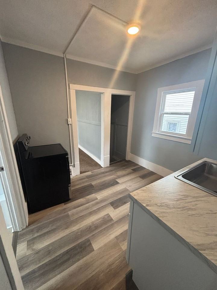 901 Sherman St - Photo 5 of 14