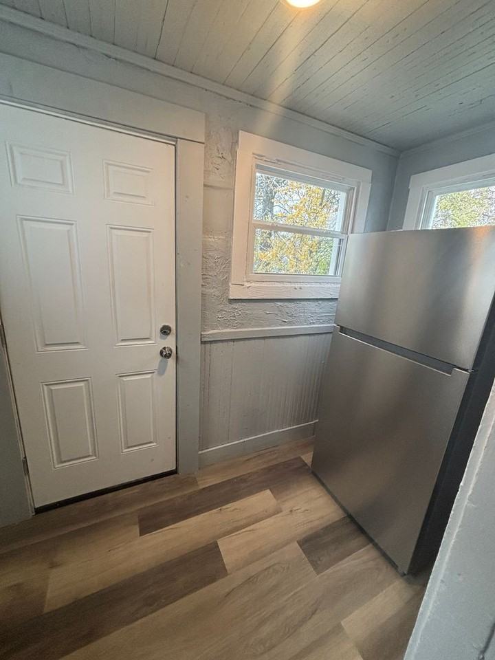 901 Sherman St - Photo 6 of 14