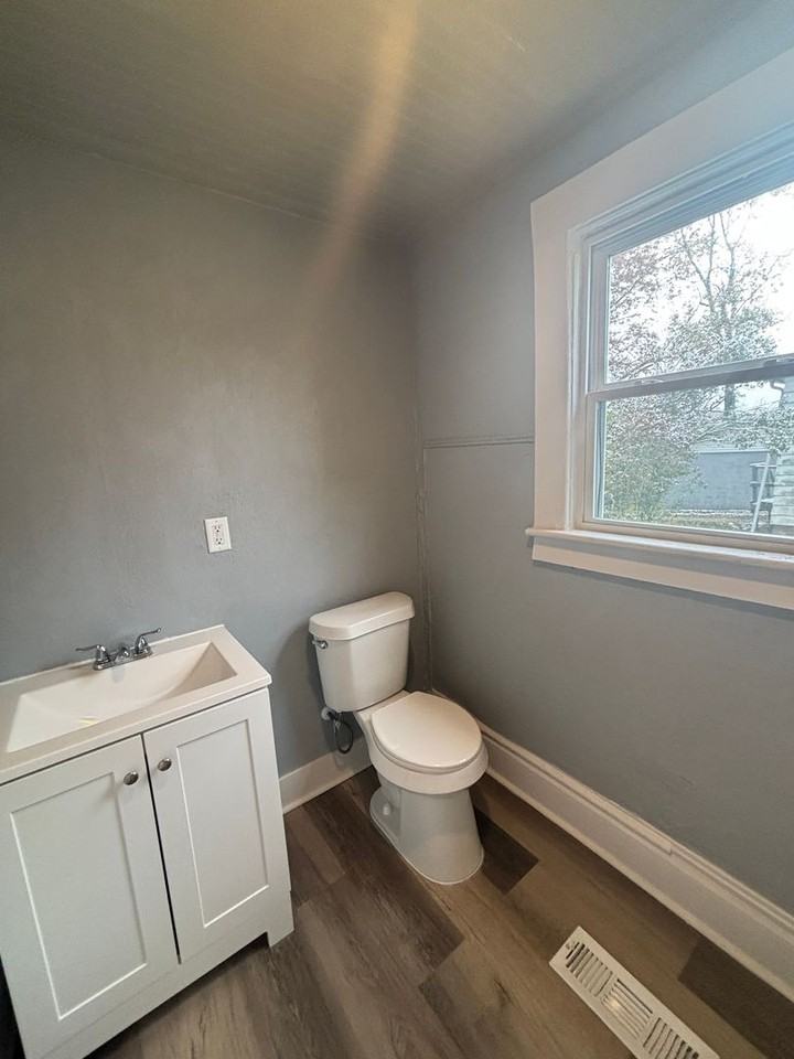 901 Sherman St - Photo 7 of 14