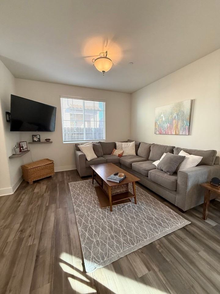 143 Sweetwater Ln - Photo 3 of 37