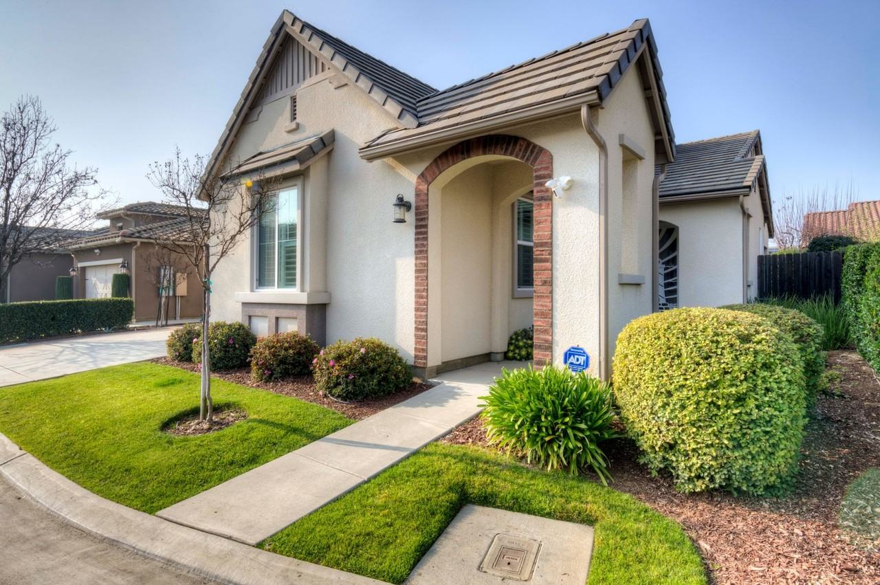 4279 Heritage Ave - Photo 2 of 16