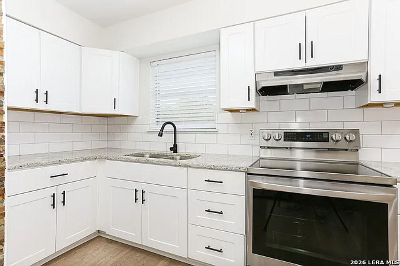 2027 Leesburg St - Photo 6 of 14