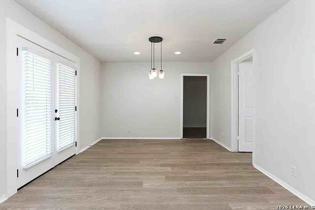 2027 Leesburg St - Photo 7 of 14