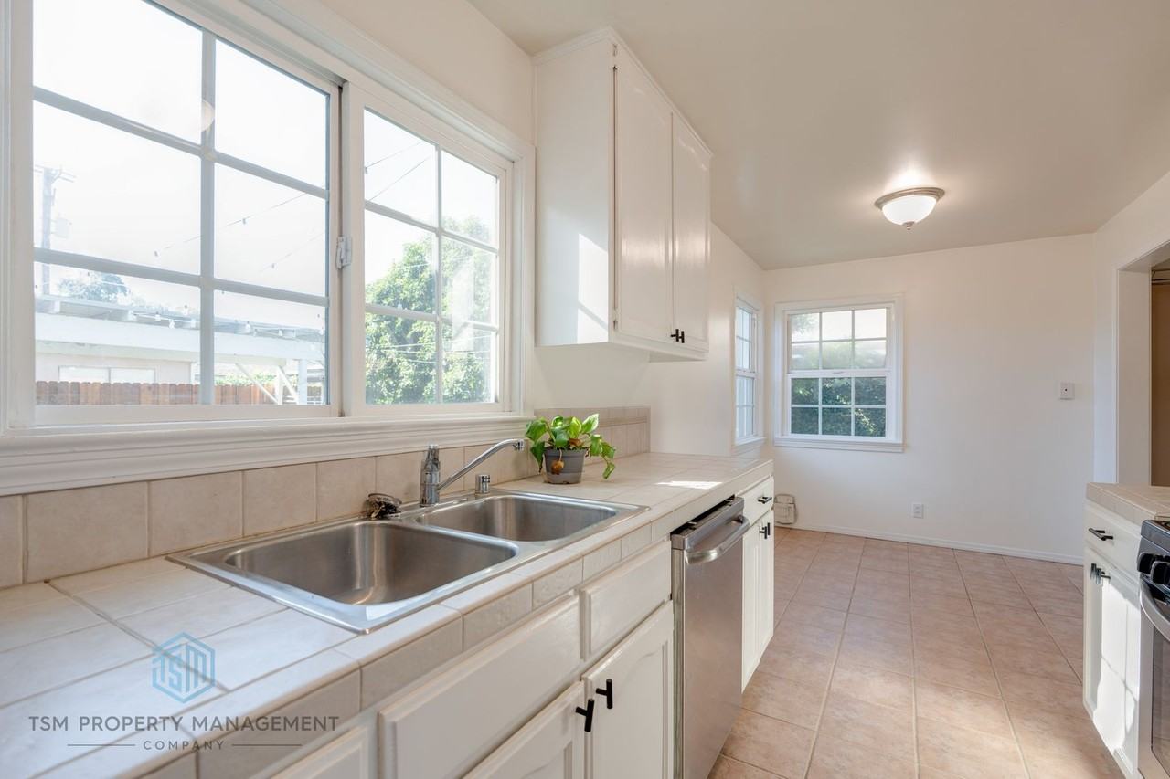 230 W 2nd St - Photo 7 of 17