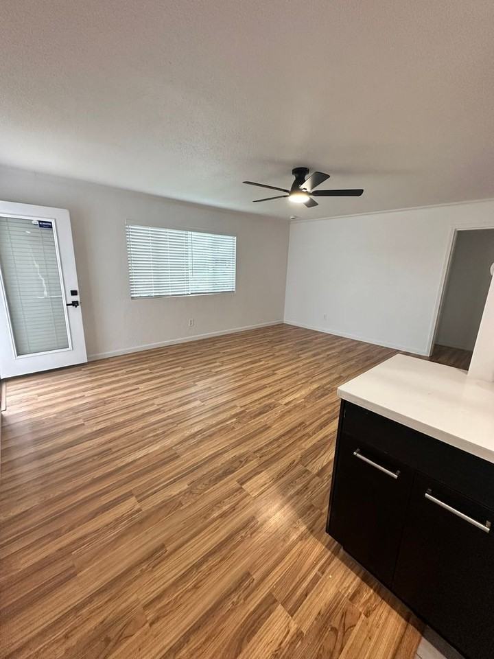 378 Evergreen Ave - Photo 4 of 32