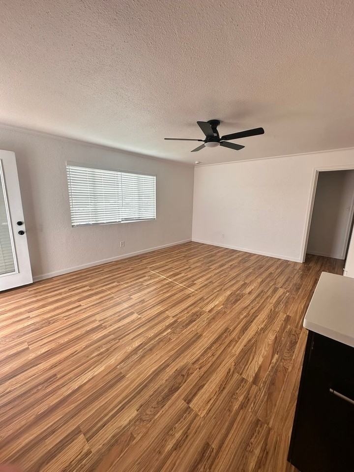 378 Evergreen Ave - Photo 5 of 32